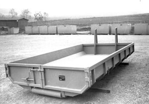 Erste Abrollcontainer