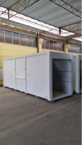 Spezialbehälter mit Ankerschienen zur Ladungssicherung